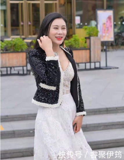 上半身|白色连衣裙搭配黑色斑点外套， 轻薄透气