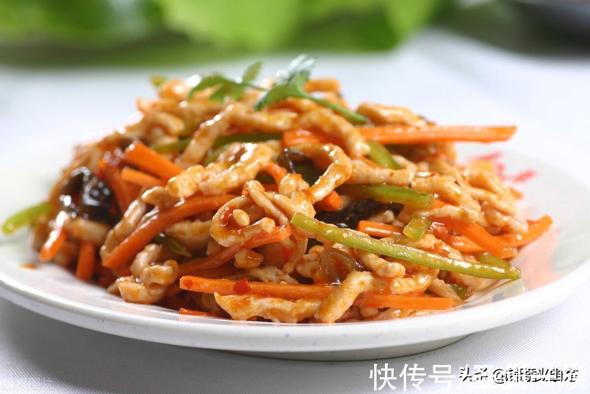 周末老家来了亲戚，婆婆下厨做了这些家常菜招待，大家都说太好吃