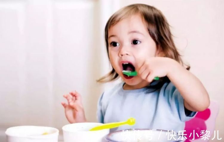 误区|照顾宝宝吃饭要避开4个误区,很多人认为是对的,实则对宝宝不好