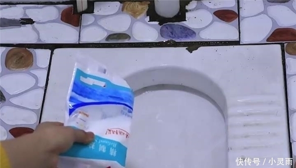 抓紧在卫生间里撒把食盐,不是迷信,有钱人都在做,学会全家受益