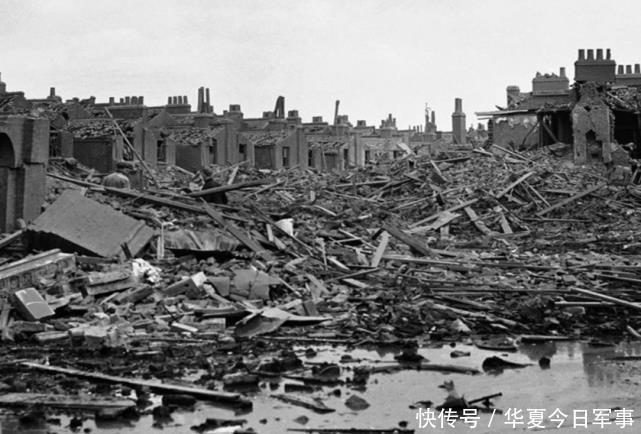 袭击|52名飞行员发起自杀式袭击，大坝被轰出缺口，4亿吨洪水倾泻而出