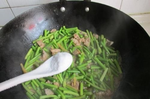 爱吃蒜苔的人要留意了,我也是今天才知道,抓紧告诉身边的人
