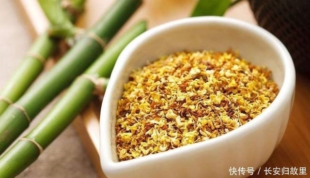 爷爷阳台的桂花盆栽,一年四季花开不断,真是香醉人了!