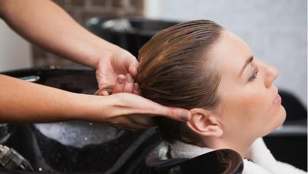 拿艾叶煮水洗头,有以下“神奇”功效,很多人当垃圾扔了