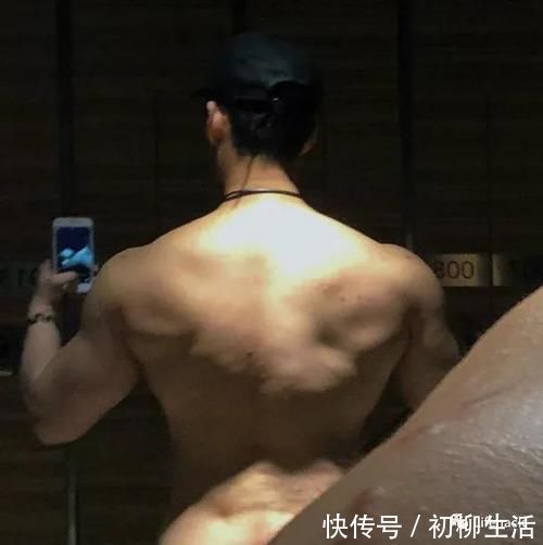 肌肉|185cm肌肉男模走红,雄性荷尔蒙让网友不淡定了