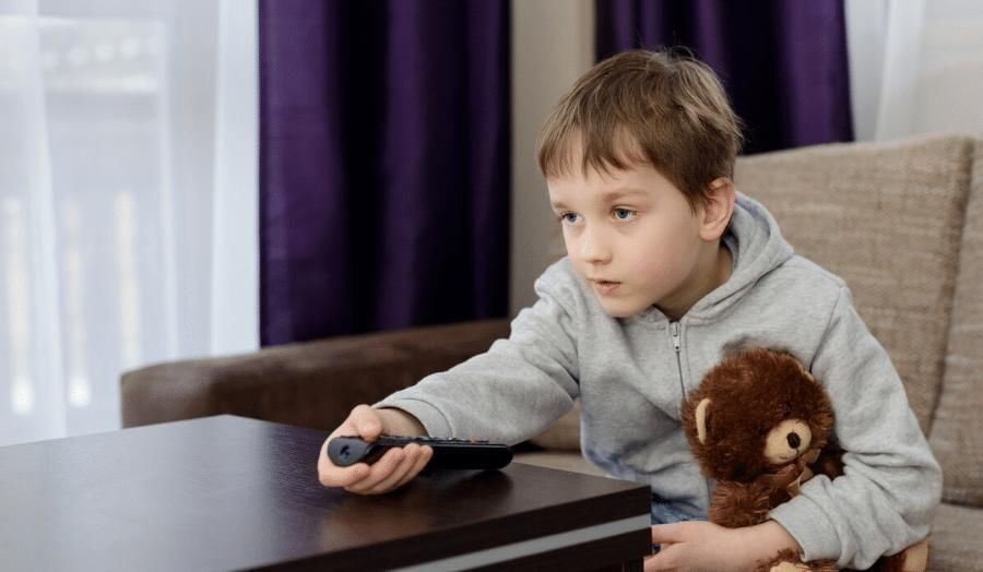 美国儿科学会|“看电视”和“不看电视”的孩子,这3个差距很明显,家长要重视