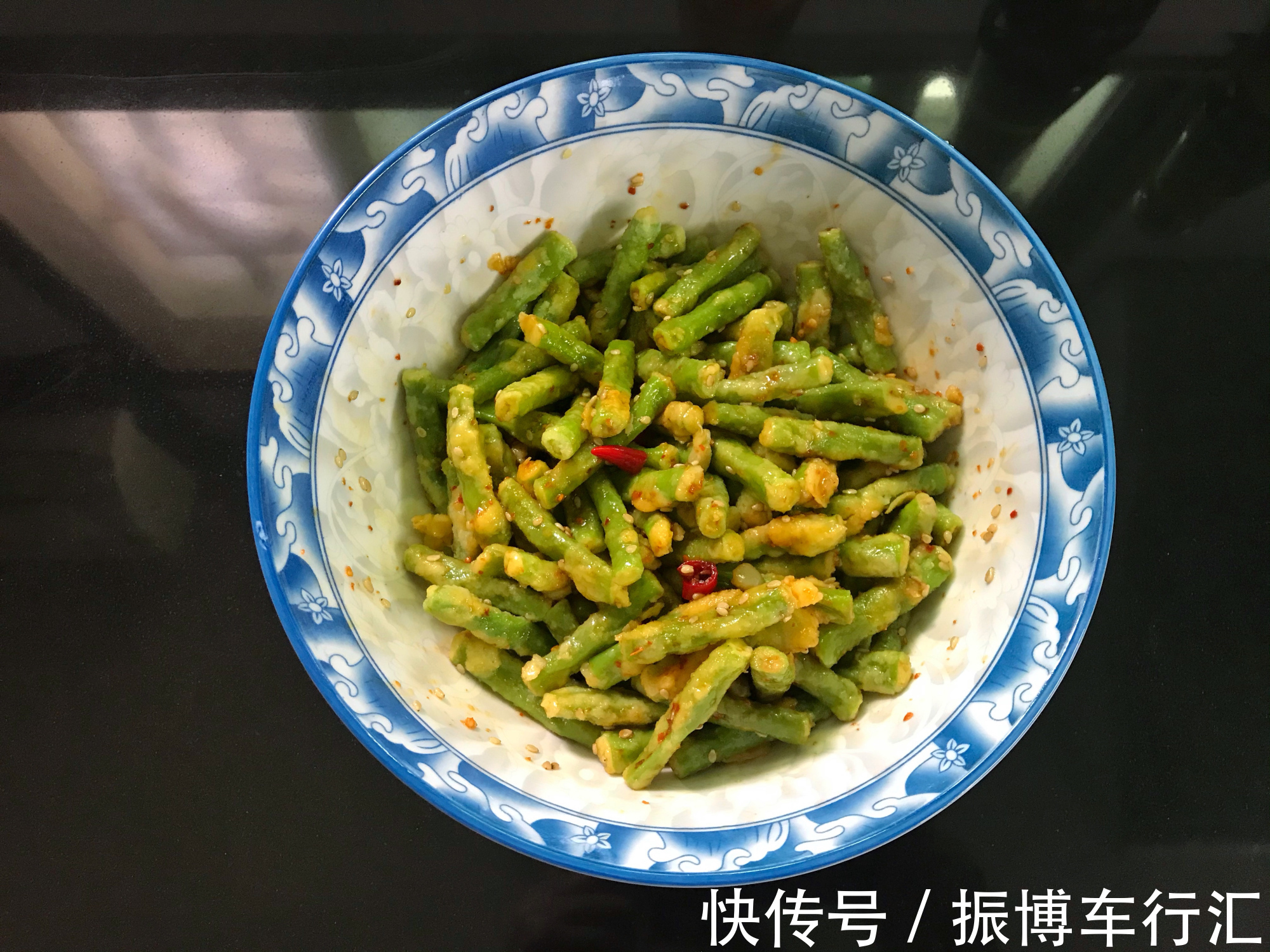 小米椒|豆角里打入1个鸡蛋,不炒不煮,没想到如此好吃,开胃解腻不长肉