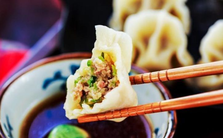 调萝卜馅时，别用盐杀水或者焯水，教您一招，饺子鲜嫩多汁营养足