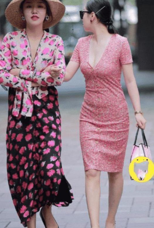 曼妙|穿搭橘色的碎花连衣裙,有一种婀娜曼妙的感觉