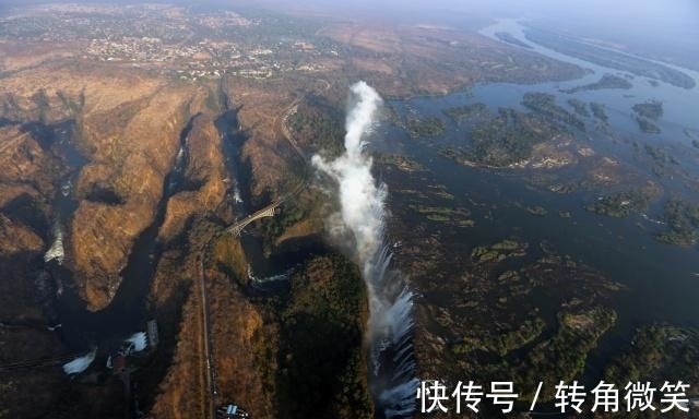 浮尸|最阴森的“魔鬼瀑布”，池里浮尸堆积成山，却仍有人不怕死往下跳