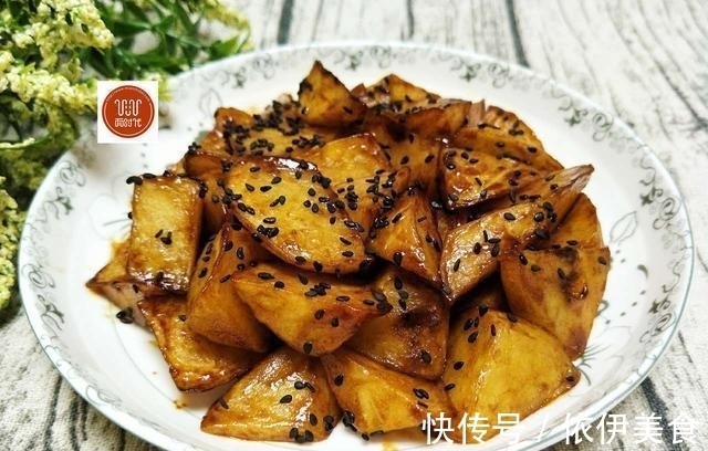 土豆新吃法,这么做简单又美味,比肉都好吃,做一盘,上桌就光盘