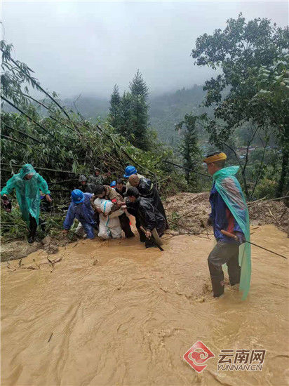 泥石流|暴雨突袭引发泥石流 云南畹町边检站成功营救被困群众