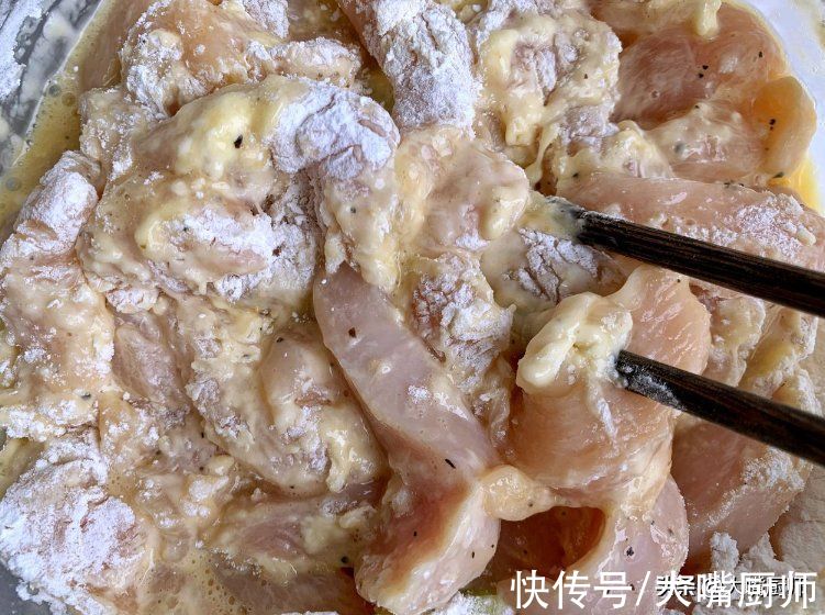 炸酥肉调面糊,别用面粉生粉,川菜厨子教你做法,又酥又香还入味