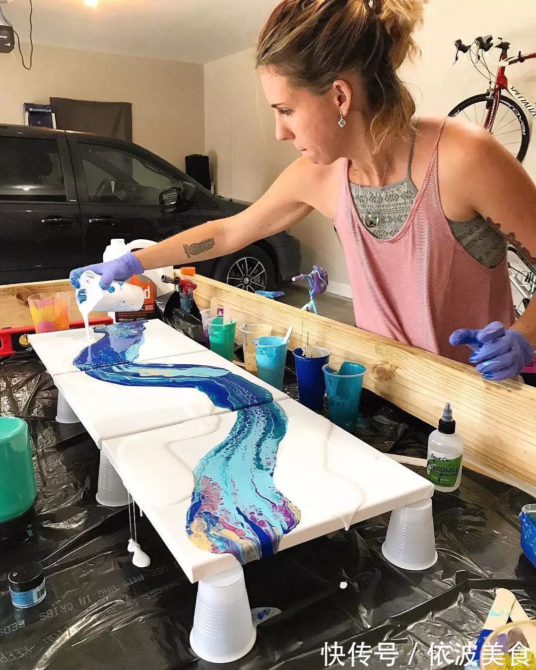 夏威夷&从没学过美术的她,用简单粗暴技法画画,让她成为了百万富豪