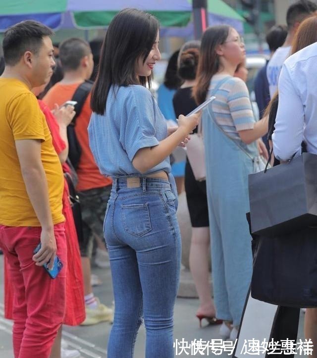 小姐姐|衣柜里要有一条破破烂烂的牛仔裤,个性百搭,还能让你光彩照