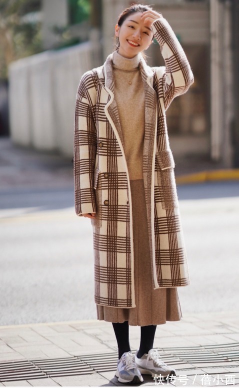 搭配|今年建议多穿“半身裙”,搭配针织衫、西装、大衣,保暖又时髦