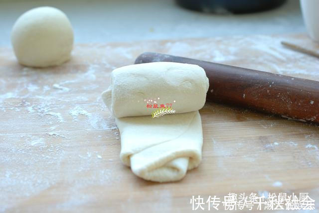 3个小窍门蒸馒头又白又暄软，像剥了壳的鸡蛋一样光滑，真好吃！