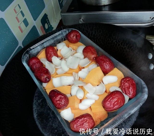 南瓜蒸百合,润肺美颜,甜甜的很好吃