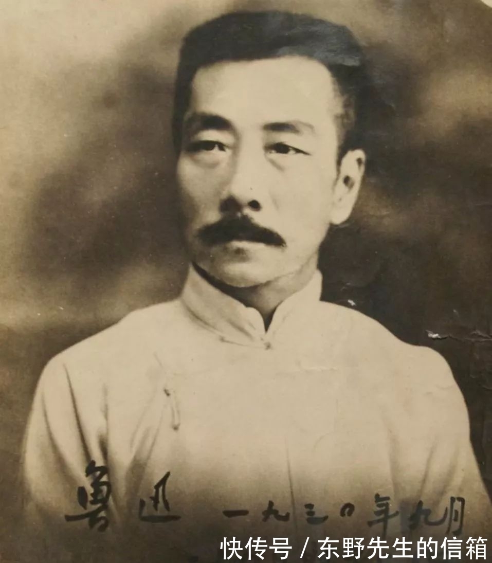 厦门大学$鲁迅题写的“厦门大学”牌匾,为什么四字就错了俩?“学”无宝盖