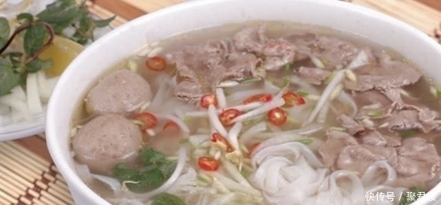 越南|在越南吃了一碗米粉,结账时傻了算错钱了吧,网友:毕竟这是越南