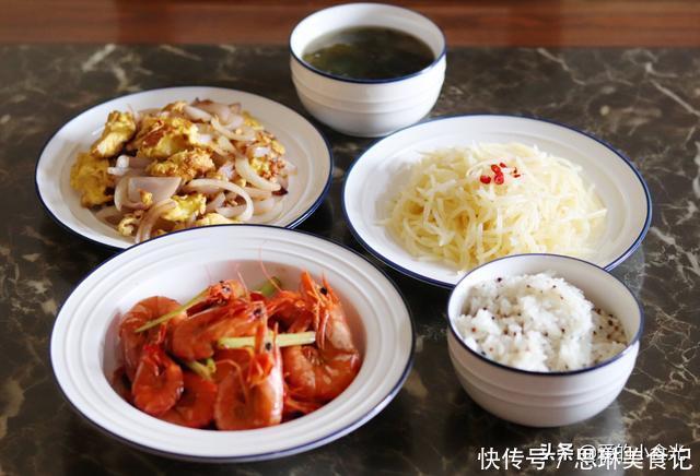 芝麻油|母女仨的午餐,瞬间走红朋友圈,网友:难怪孩子个高体形匀称