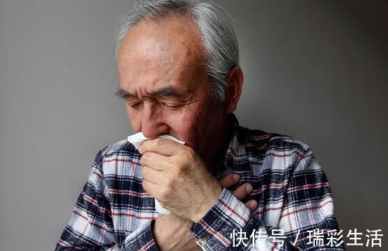 癌细胞|出现这种咳嗽, 别以为是感冒问题, 它可能是肺癌发出的信号!