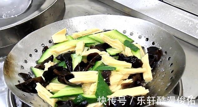 解暑|炎炎夏季，把这3样素菜一起炒，营养清淡，常吃解暑润燥又开胃！