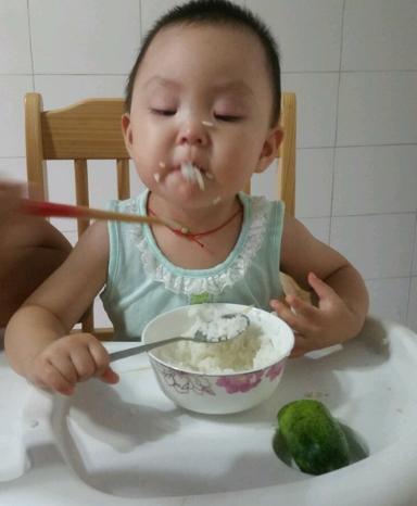 汤饭|忠告家长娃不到3岁,这4种饭可别碰,只会越吃越瘦,耽误长个