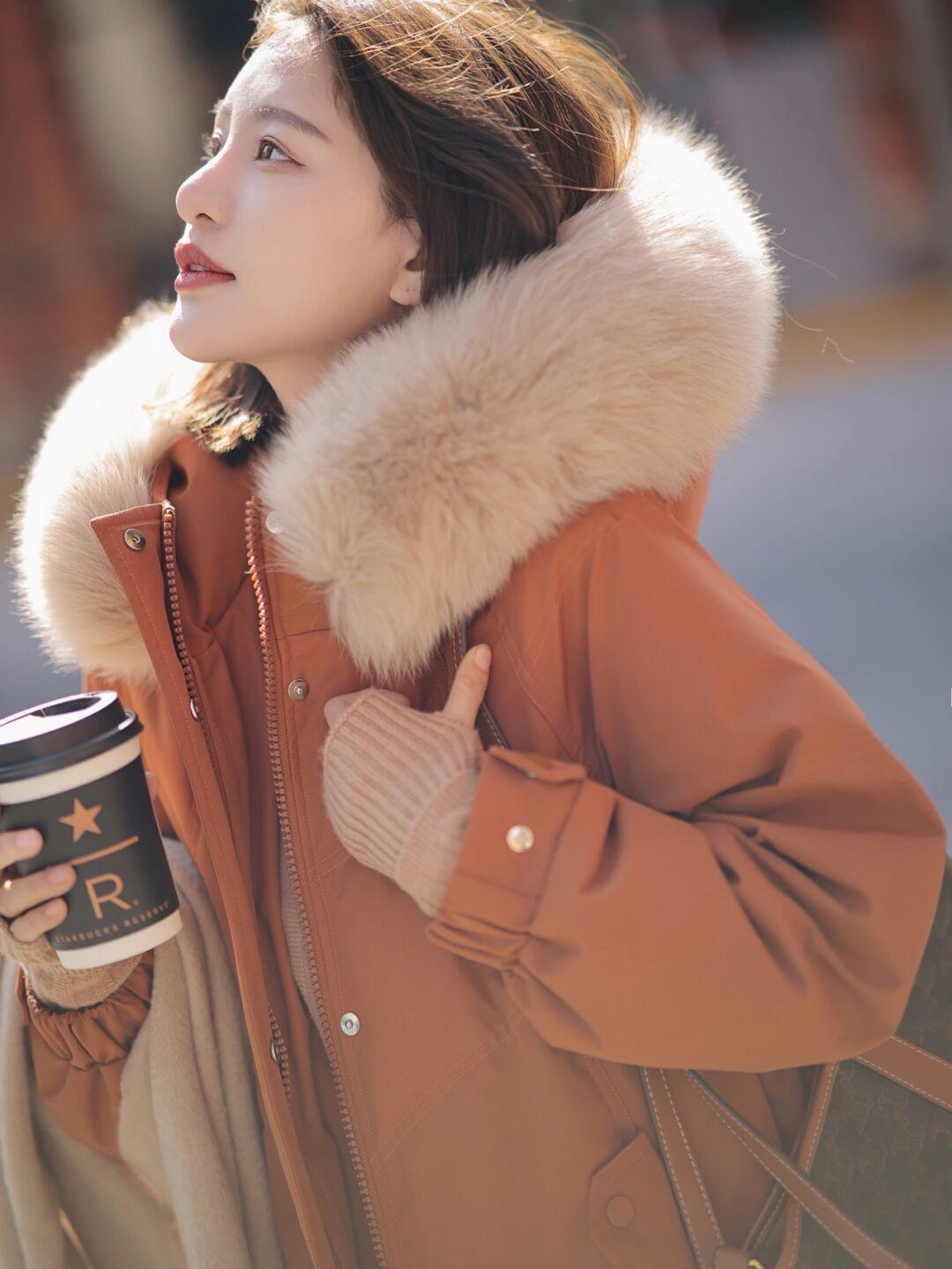 博主|“毛领羽绒服”才是最保暖的单品,软糯温柔又舒适,美得高级