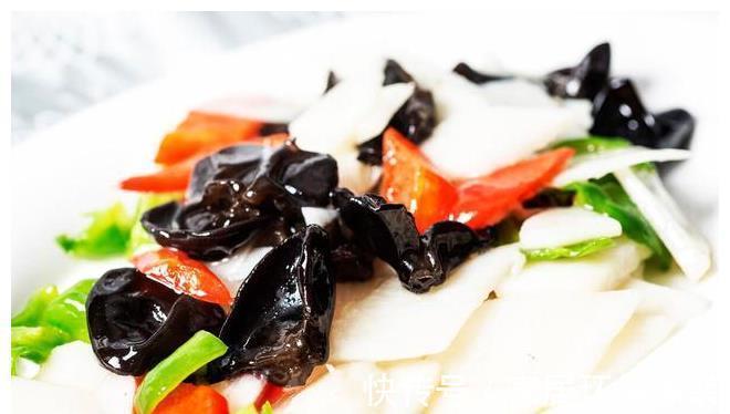 浸泡|炒木耳时，总是“噼里啪啦”响，教你3招，木耳软嫩好吃不炸锅