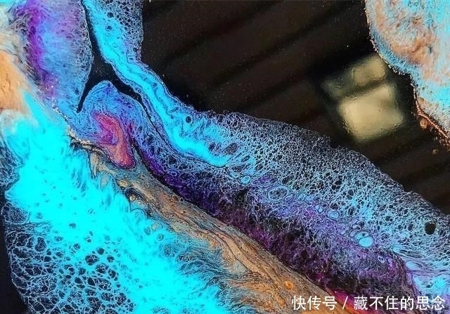 画画|从未学过画画的美女,28岁喜欢玩颜料,一天卖画30万,自嘲是瞎画