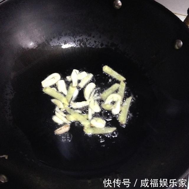 芹菜|10分钟快手家常菜之芹菜炒千张,小孩子爱吃您还能不会吗