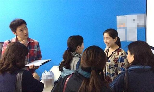 朋友圈|“没文化真可怕”,宝妈朋友圈晒孩子奖状被提醒,急忙羞愧删除