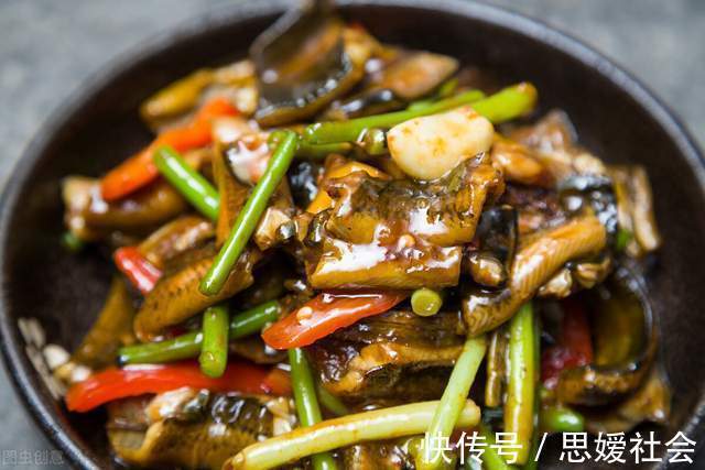 黄鳝不管啥做法,这两个步骤不能少,很多人不懂,难怪有股土腥味