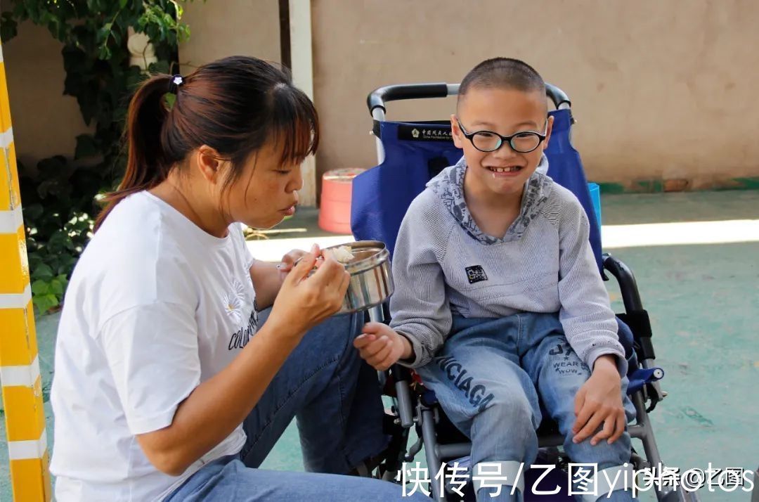 小楷|儿子患病,医生说没希望亲朋建议放弃,妈妈坚持8年迎来奇迹