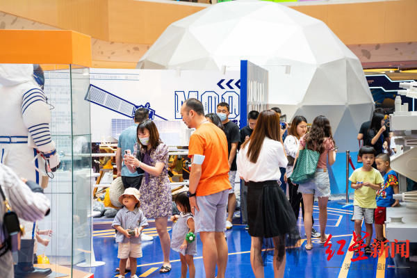 m新消费场景持续升温 暑期成都各大商场IP展来势猛