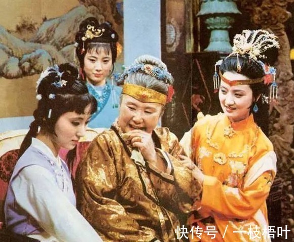 邢岫烟#心狠手辣王熙凤,无亲无故却给了这三个人柔软,人性本复杂