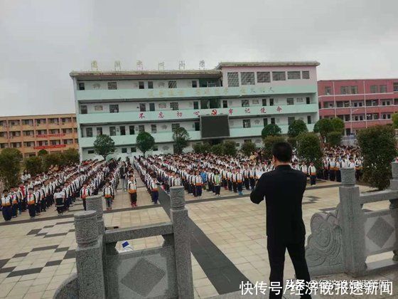 嵩湖小学：国旗下的思政课