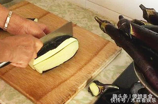 分钟|夏天,此菜记得要多吃,蒸5分钟就上桌,清热解暑,比肉还香