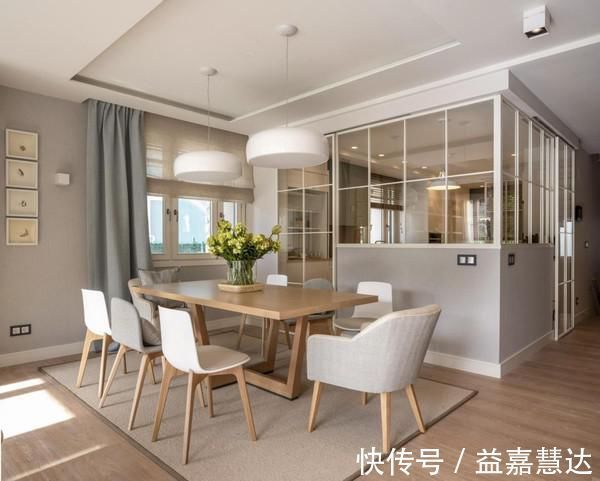 玻璃房|都是装厨房，国外偏偏弄半个玻璃房，一半玻璃一半实心墙，靠谱不
