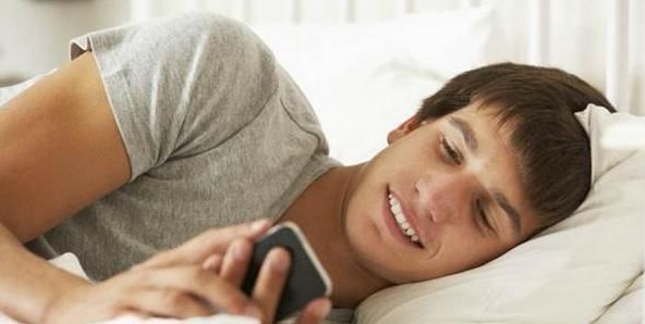 失眠|失眠，入睡困难？看看你卧室有没有这几样东西？八成都中招了！