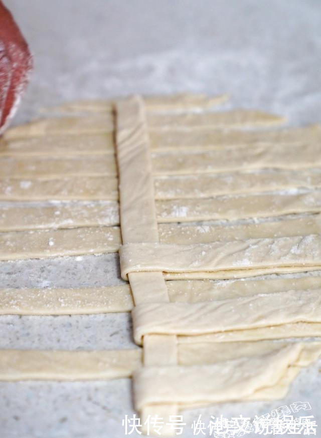 苹果的这个吃法太棒了，外酥里嫩又香甜，关键是做法简单不用和面