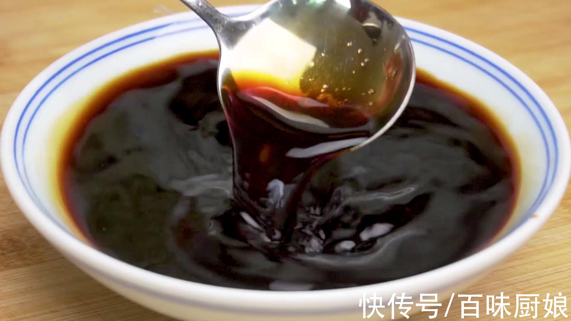 面条这样做,加葱花一点缀,简单又美味,一点也不比饭店做的差