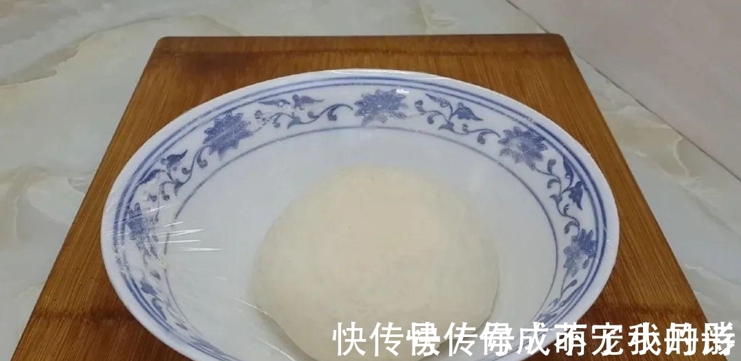 以后面粉就这样做,一次炸一锅,个个香酥掉渣,比油条麻花还好吃