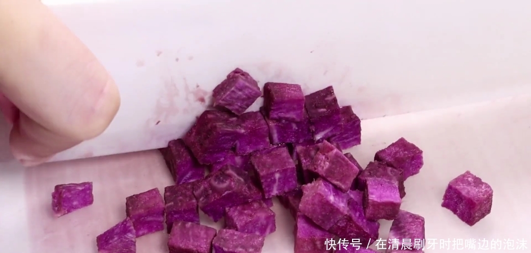 早餐别给孩子喝白粥了,这款营养粥营养翻10倍,暖胃好消化