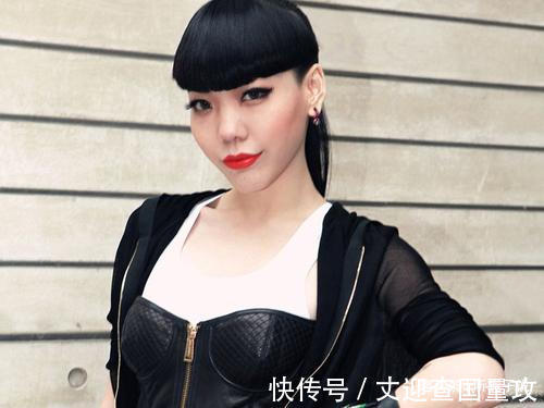 县城|从代言费13亿到县城卖唱,“巨星”吴莫愁,是如何一步步跌落的