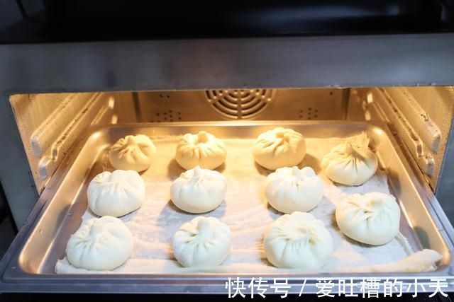 包子|皮薄馅大还流油的肉包子,连吃三个都不够,做法简单一定要学