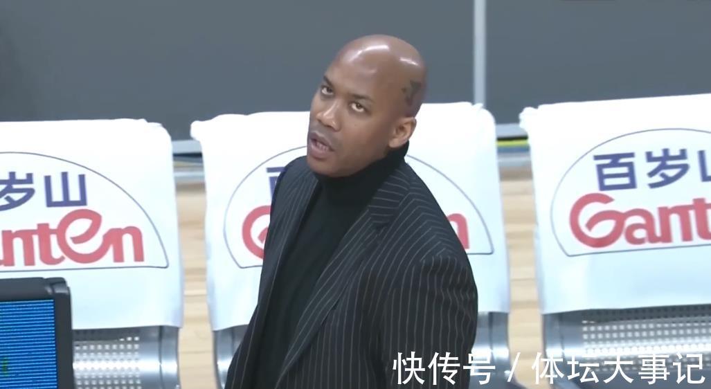 八一旧将|领先14分!马布里破解青岛队,八一旧将拿下14+6,威尔斯10中1
