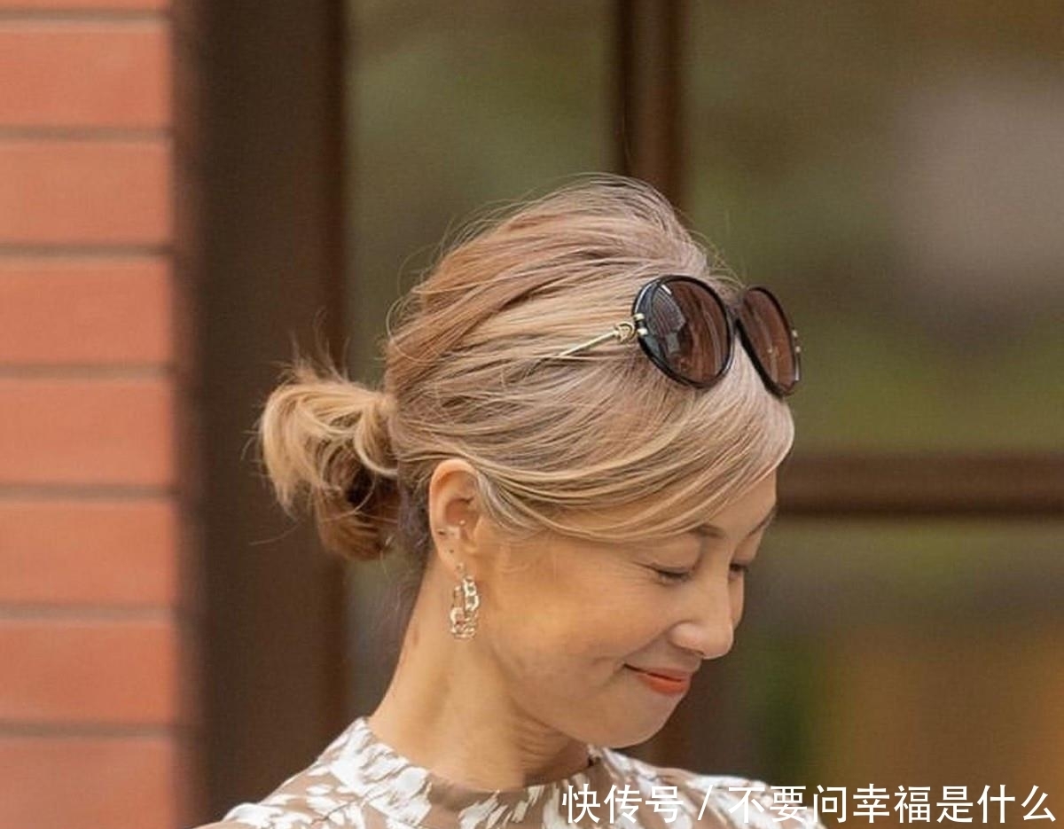 发型|女人50岁以后,剪发型要认准了,最好避开这3款!试试另外3种