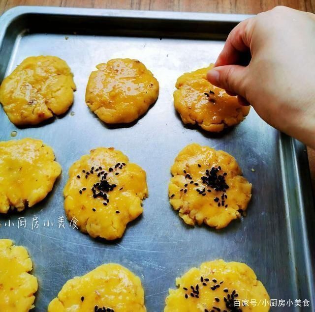 黑芝麻|给老妈做小时候爱吃的零食,咸香酥脆,尝一块不够,还得再来两块